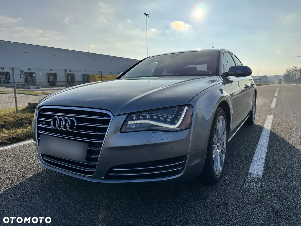 Audi A8 2011 photo 2