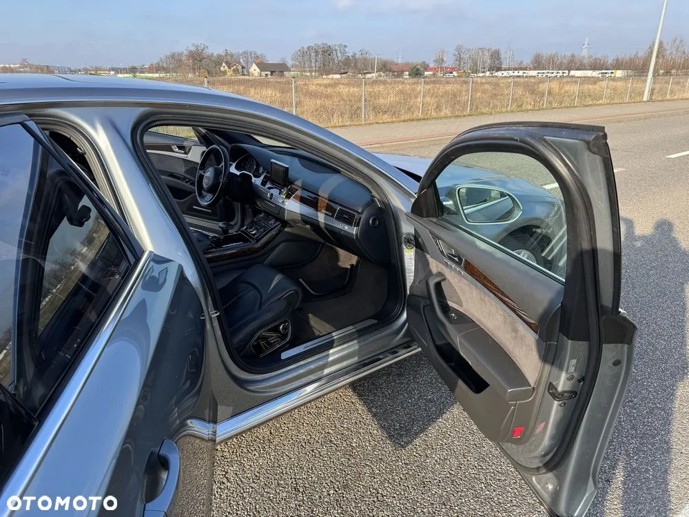 Audi A8 2011 photo 4