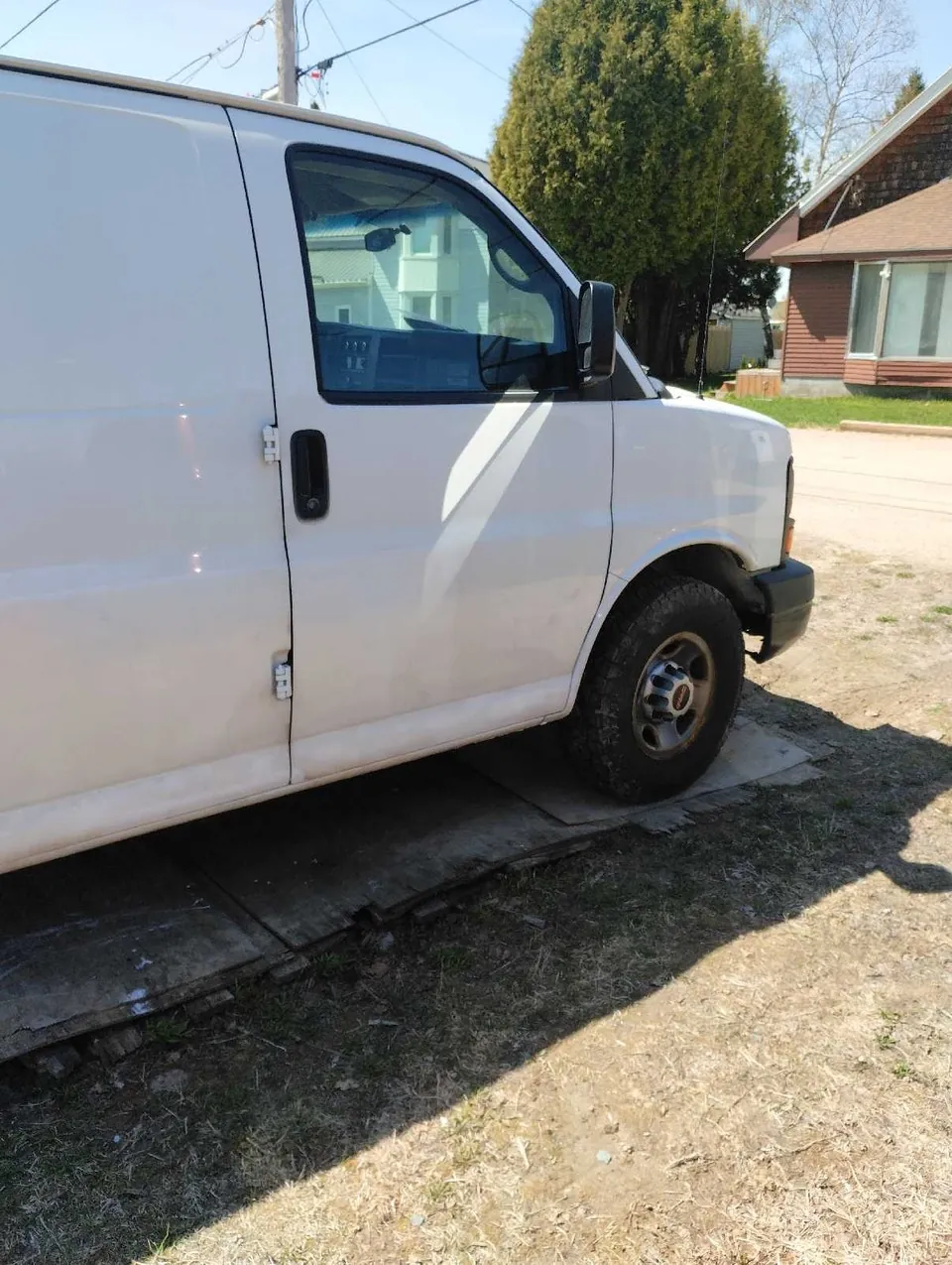 GMC Savana 2015 photo 3