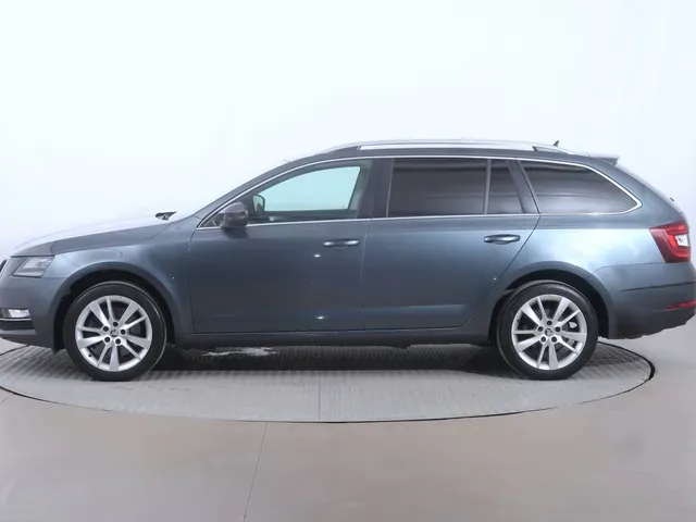 Skoda Octavia Combi 2018 photo 2