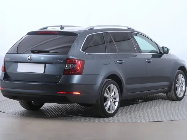 Skoda Octavia Combi 2018 photo 4