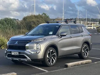 Mitsubishi Outlander 2023 photo 2