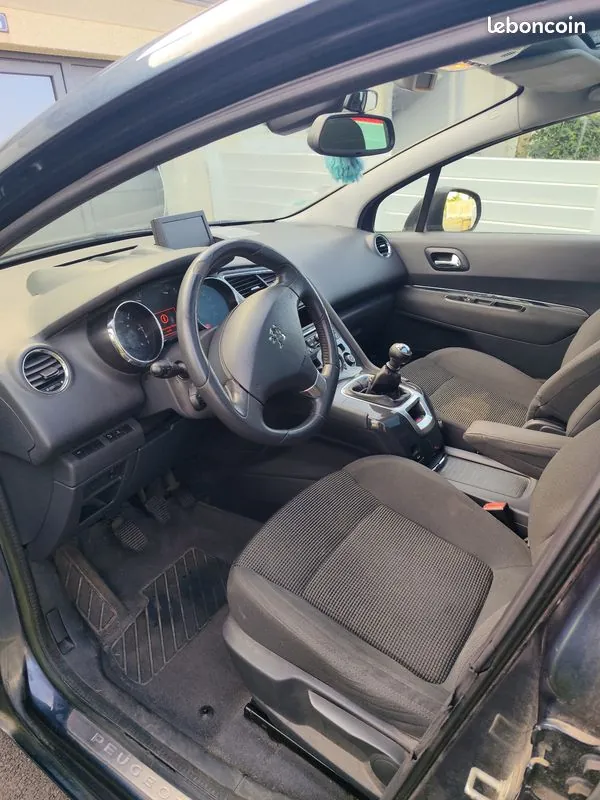 Peugeot 5008 2012 photo 2