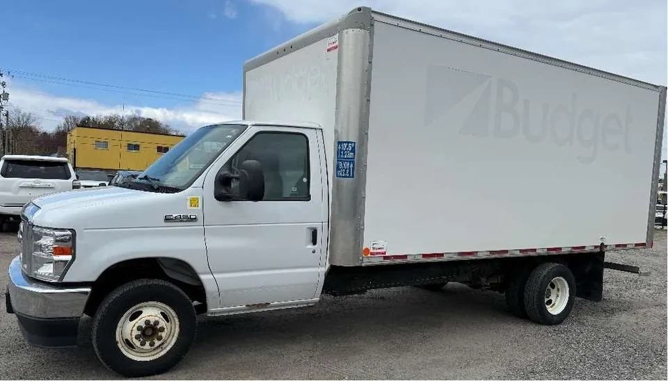 Ford E-450 2022 photo 2