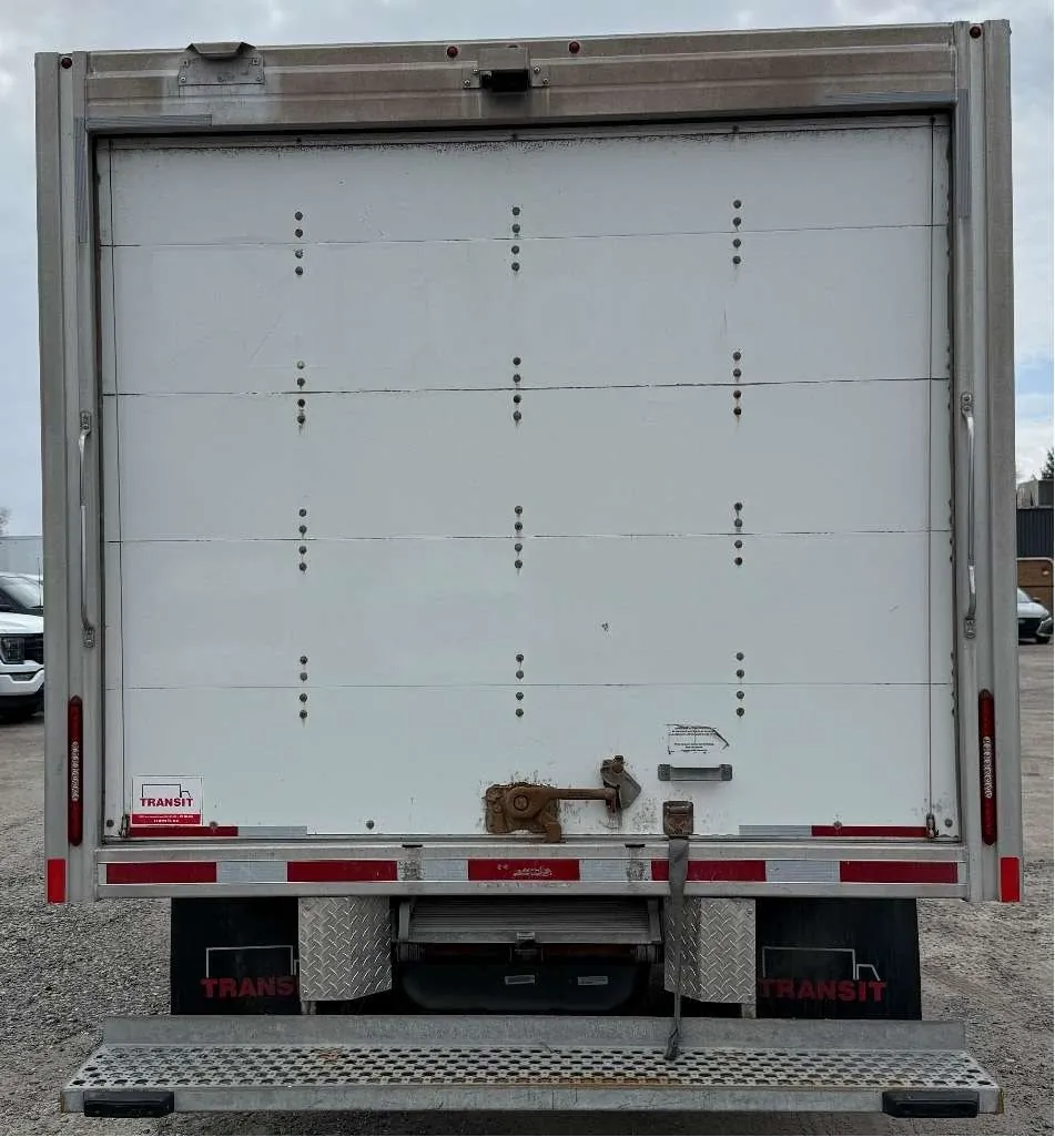 Ford E-450 2022 photo 4