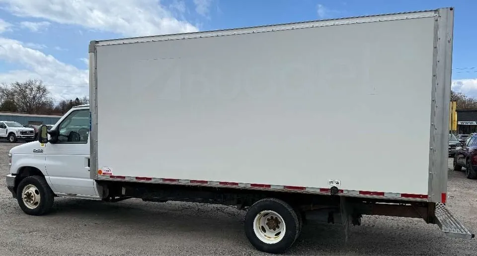 Ford E-450 2022 photo 3