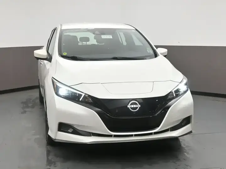 Nissan Leaf 2023 photo 2