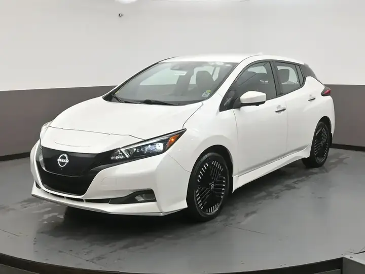 Nissan Leaf 2023 photo 3
