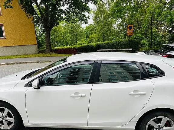 Volvo V40 2014 photo 2