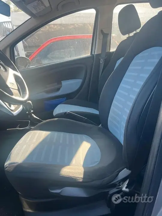 Fiat Grande Punto 2005 photo 5