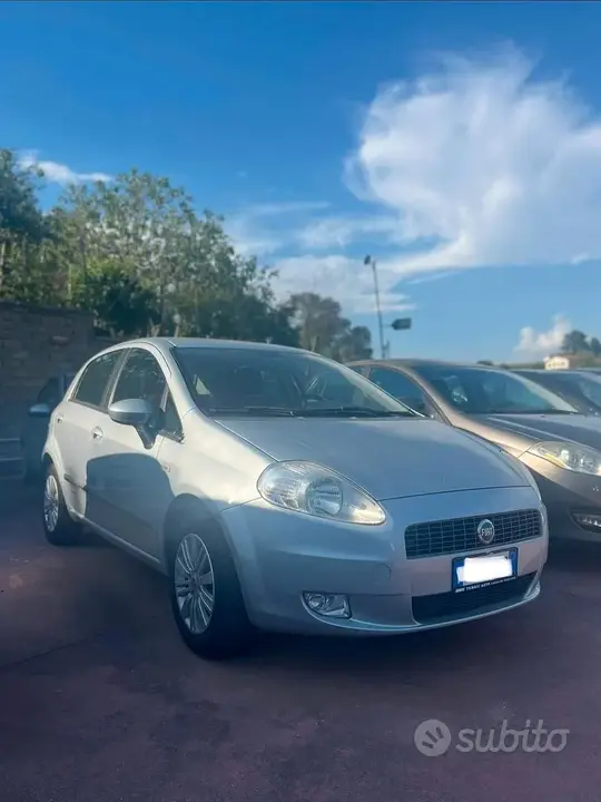 Fiat Grande Punto 2005 photo 2
