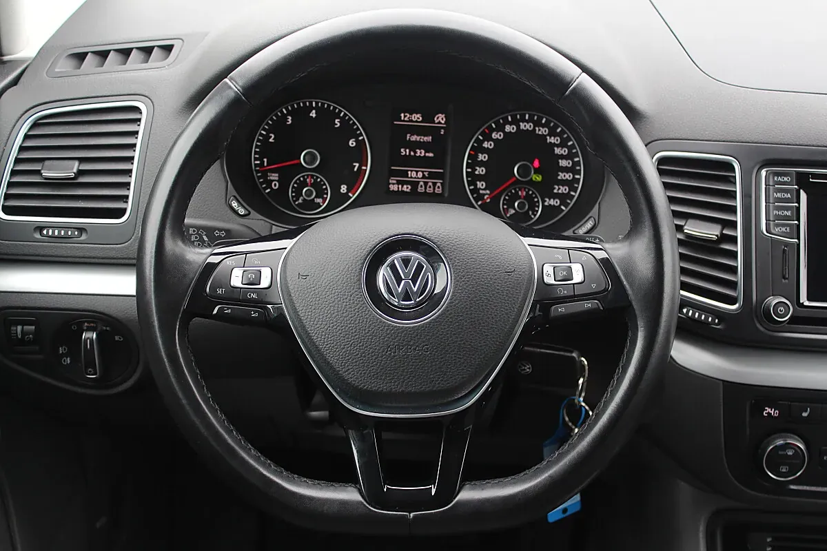 Volkswagen Sharan 2022 photo 2