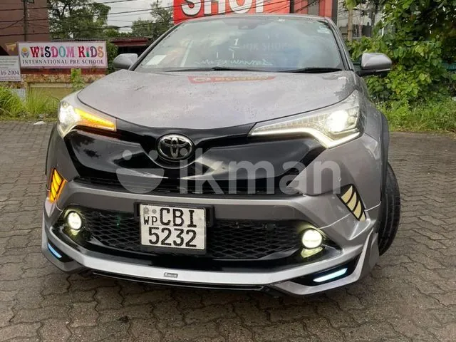 Toyota C-Hr 2018 photo 2