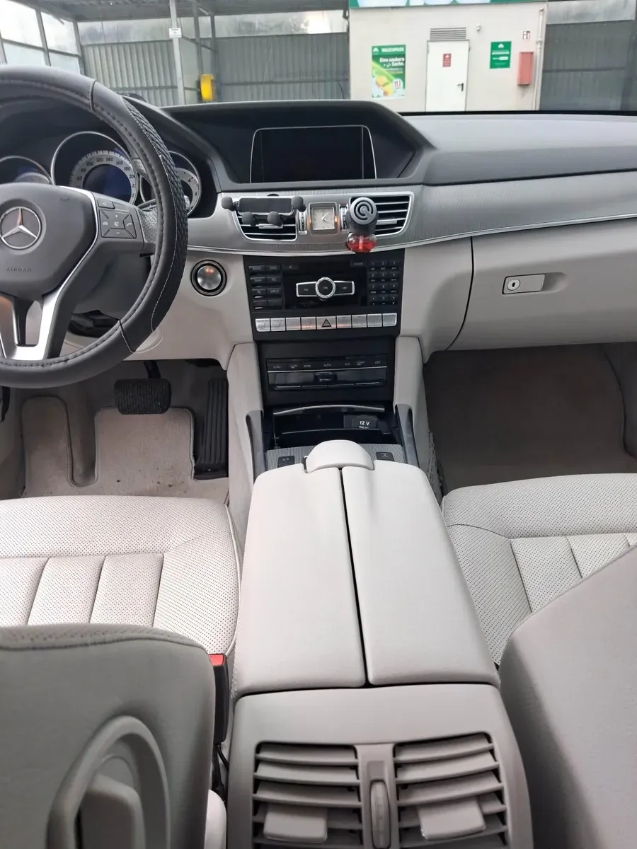 Mercedes-Benz E-Class 2013 photo 2