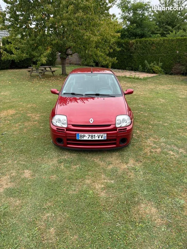 Renault Clio 2000 photo 2