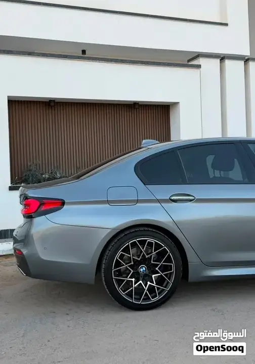 BMW 5 Series 2018 photo 3
