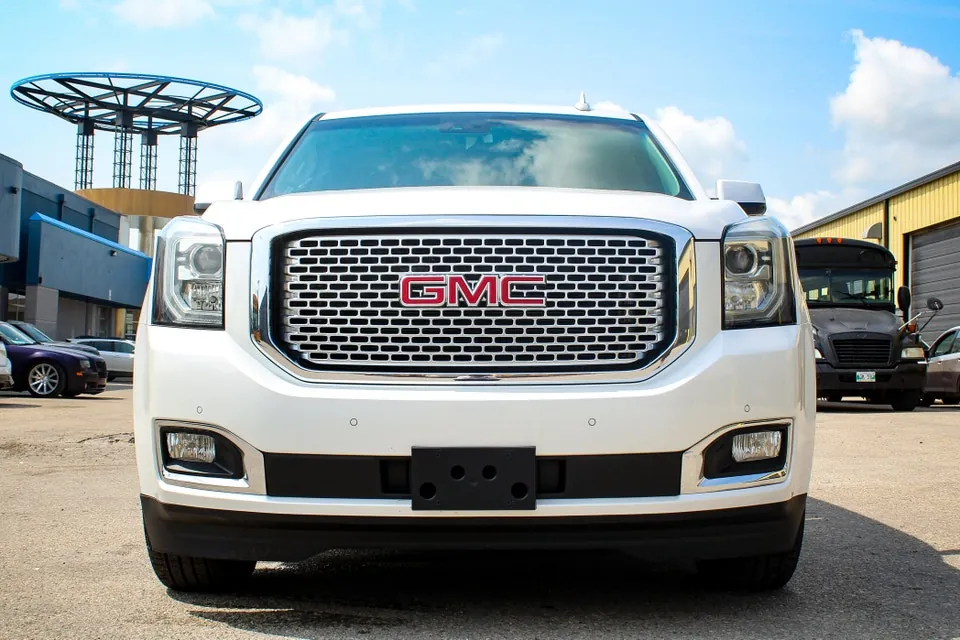 GMC Yukon 2017 photo 2