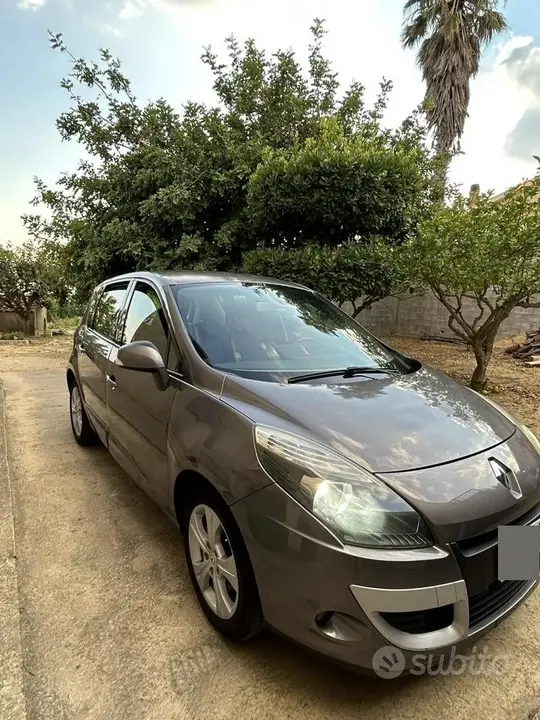 Renault Scenic 2011 photo 3