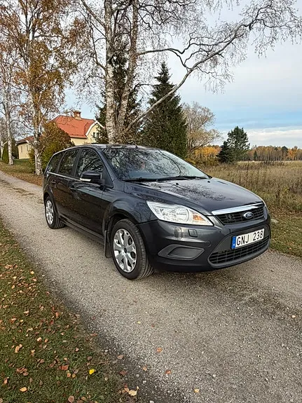 Ford Focus 2010 photo 2