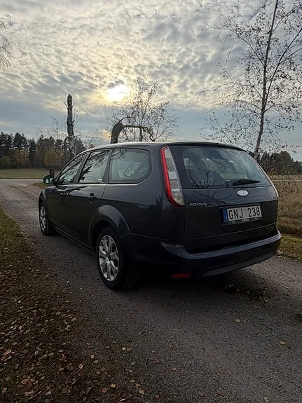 Ford Focus 2010 photo 3