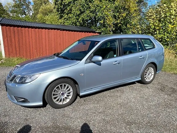Saab 9-3 2010 photo 2