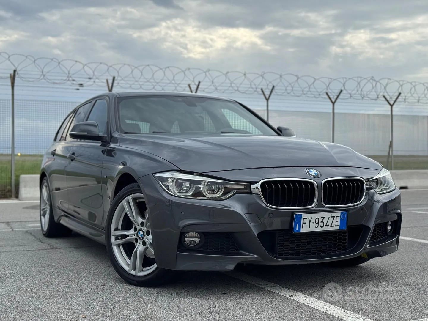 BMW 3 Series 2016 photo 2