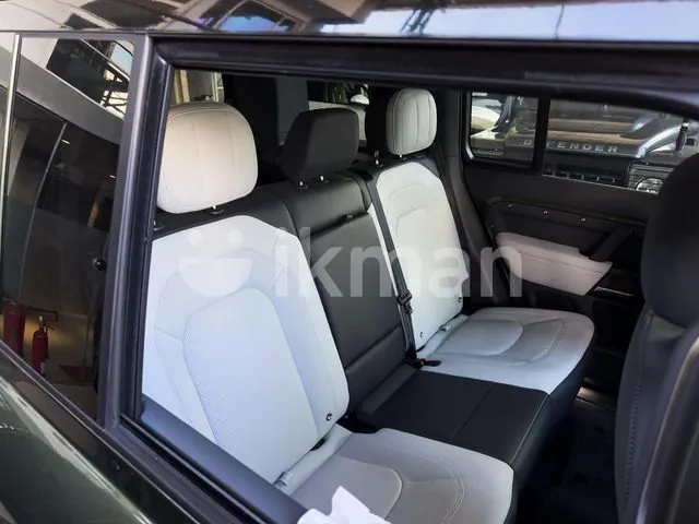Land Rover Defender 2026 photo 4