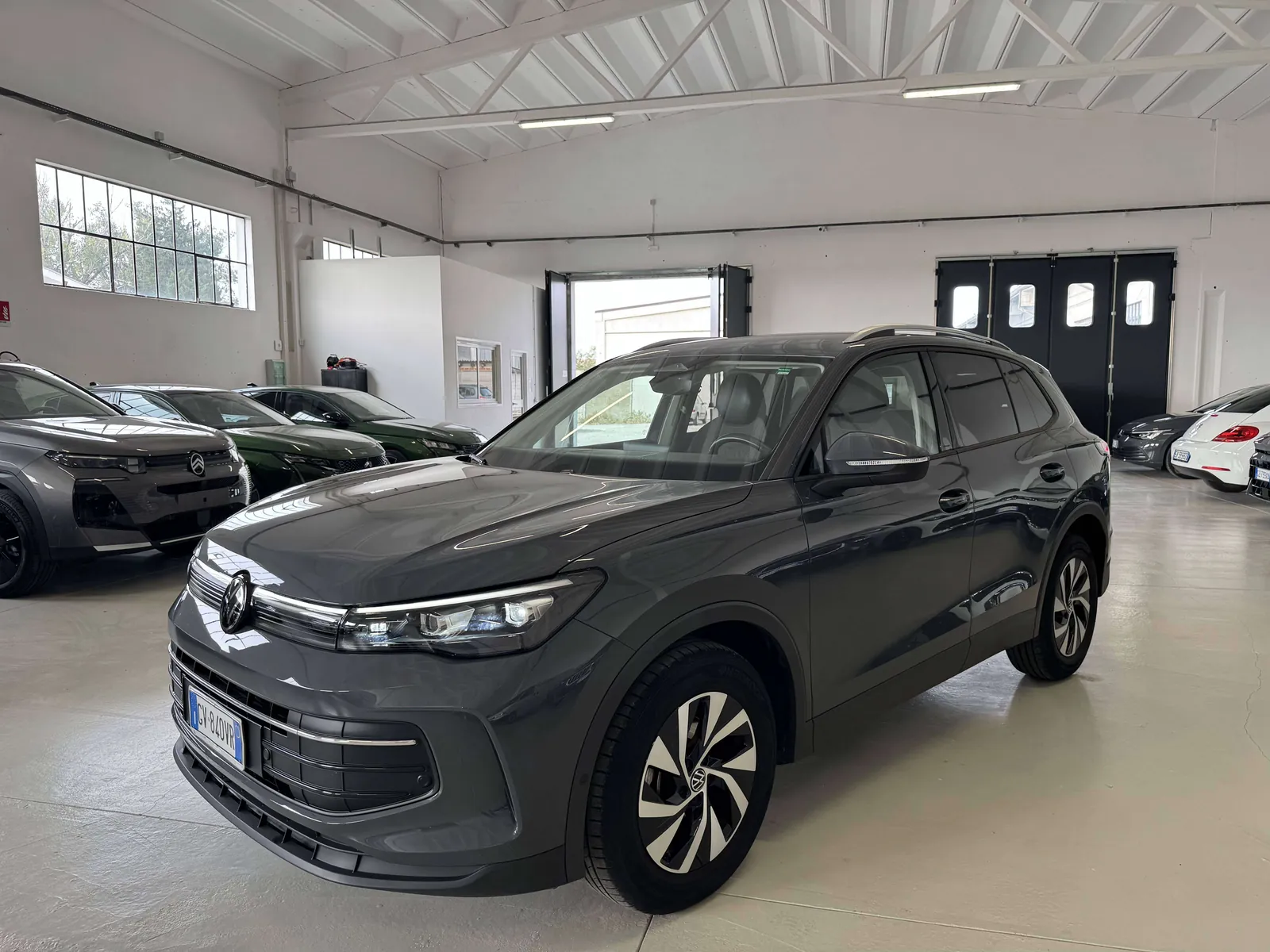 Volkswagen Tiguan 2024 photo 2