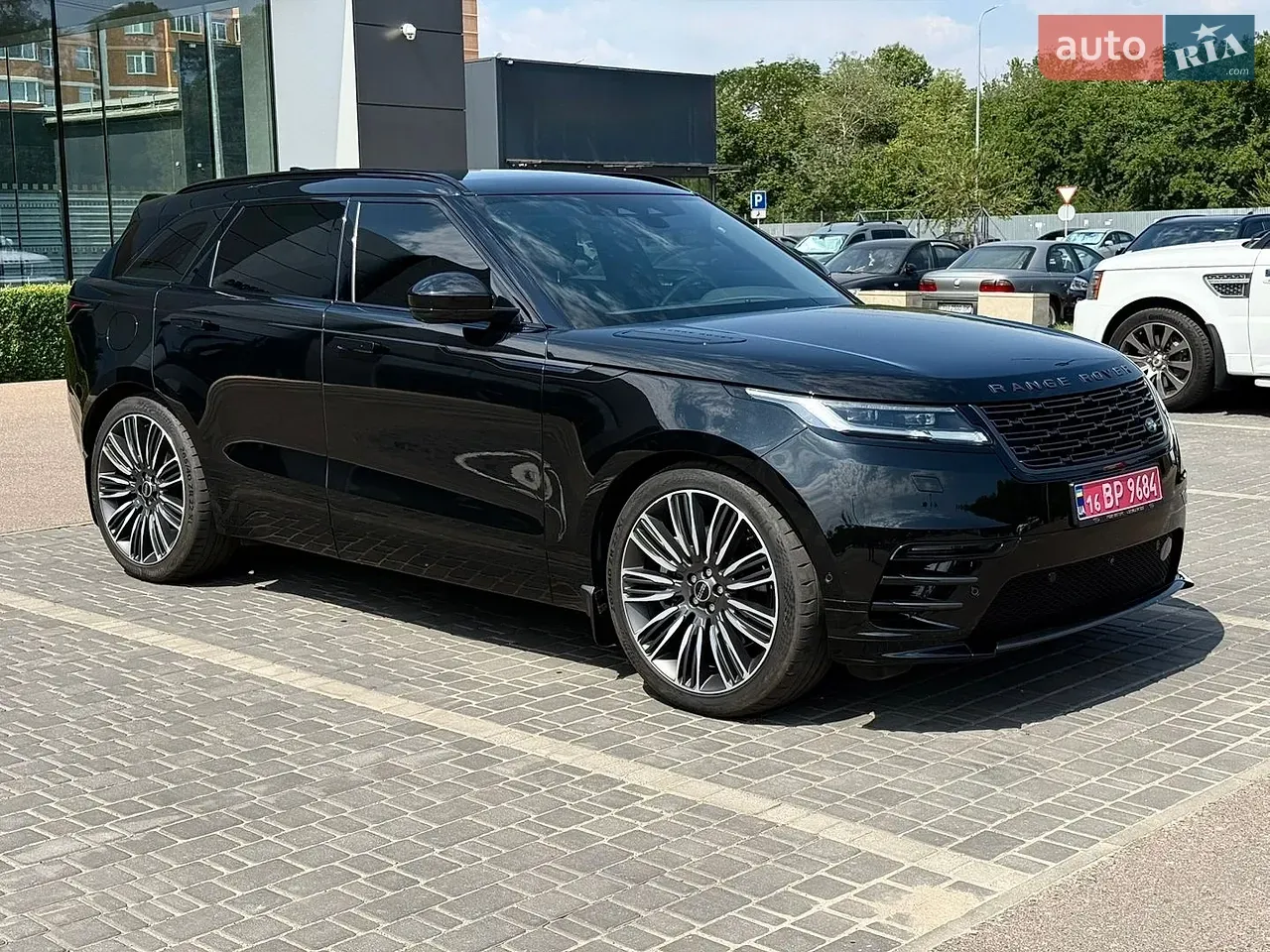 Land Rover Range Rover Velar 2025 photo 3