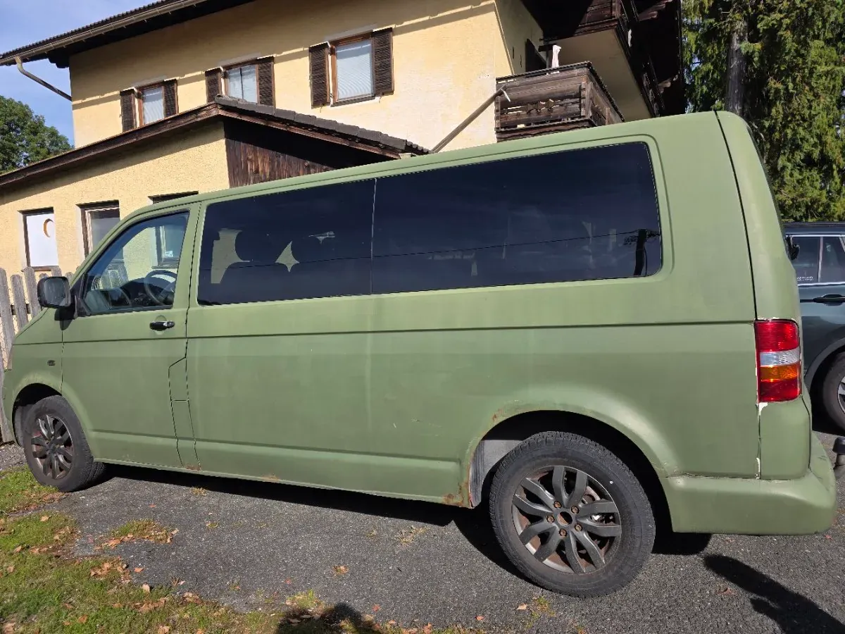 Volkswagen T5 2004 photo 2