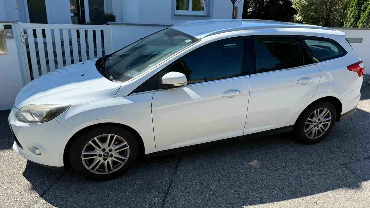Ford Focus Traveller 2012 photo 3