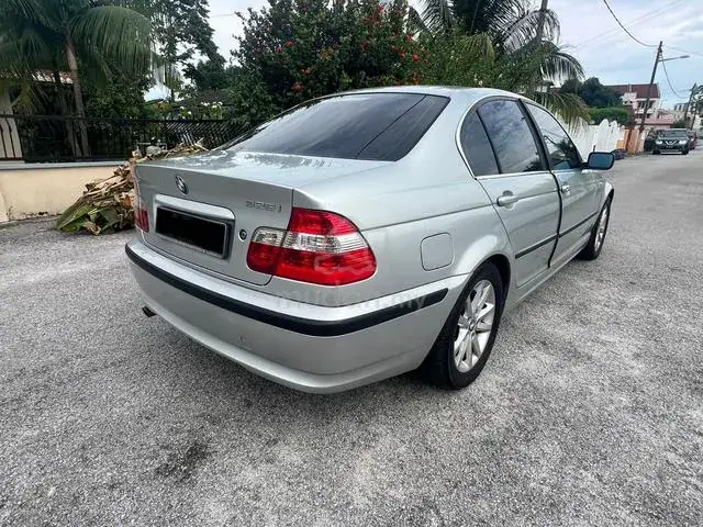 BMW 318I