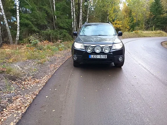 Subaru Forester 2010 photo 2