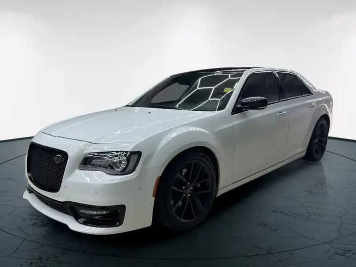 Chrysler 300 2023 photo 2