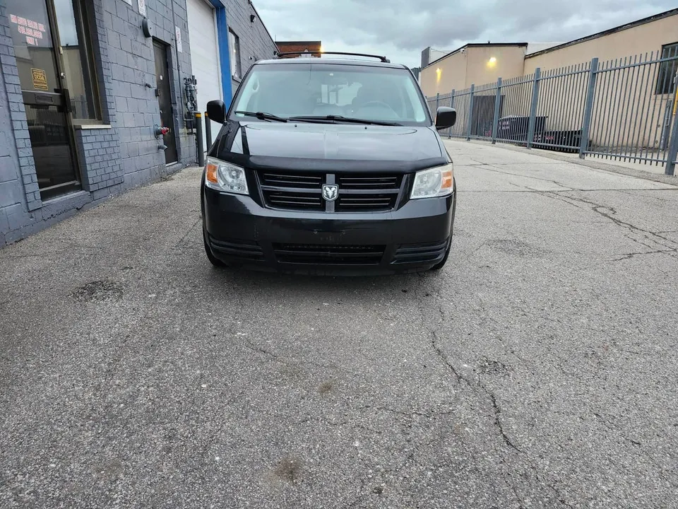 Dodge Grand Caravan 2008 photo 2
