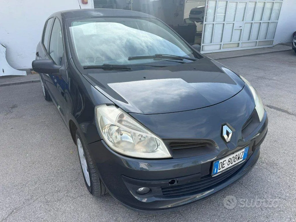 Renault Clio 2007 photo 2