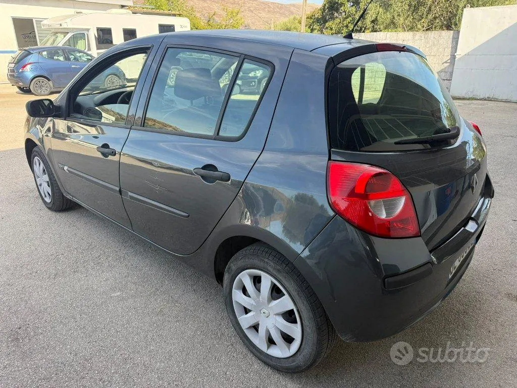 Renault Clio 2007 photo 4