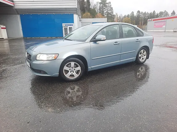 Volvo S40 2010 photo 2