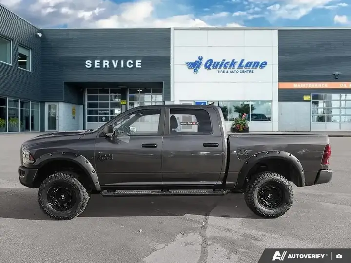 Ram 1500 Classic Crew Cab 2023 photo 3