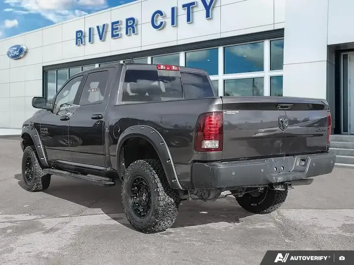 Ram 1500 Classic Crew Cab 2023 photo 4