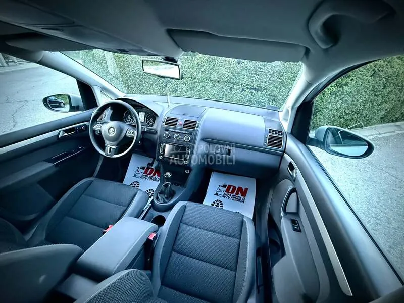 Volkswagen Touran 2012 photo 3
