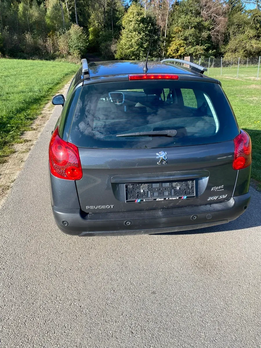 Peugeot 207 2012 photo 2