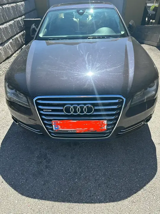 Audi A8 2010 photo 2