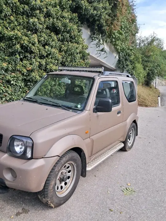 Suzuki Jimny 2000 photo 2