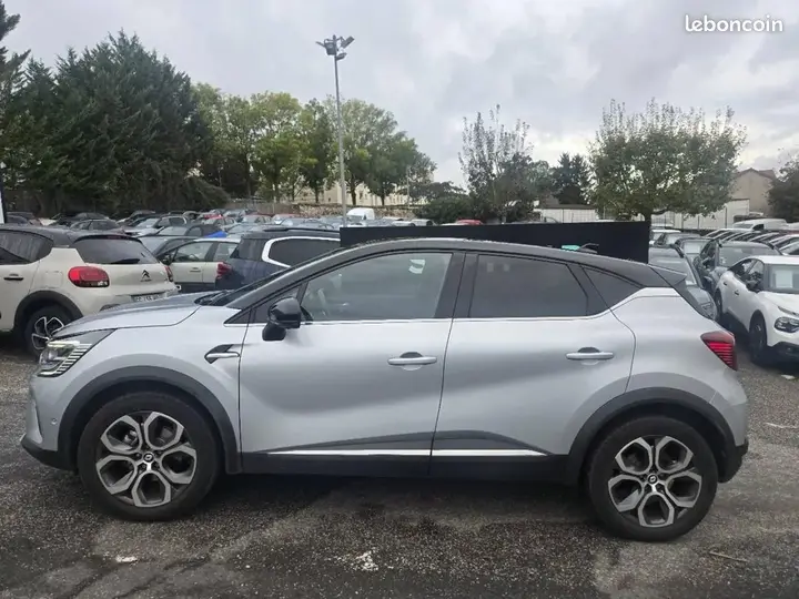 Renault Captur 2023 photo 2