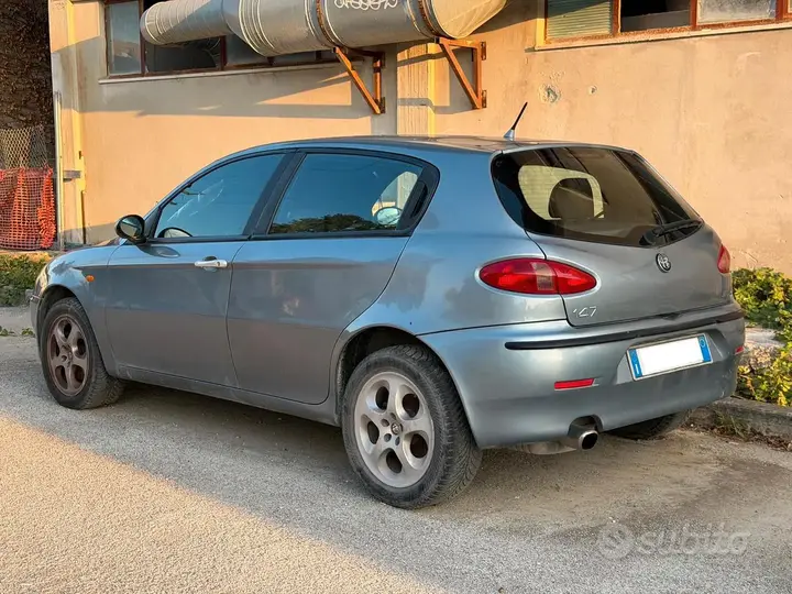 Alfa Romeo 147 2004 photo 4