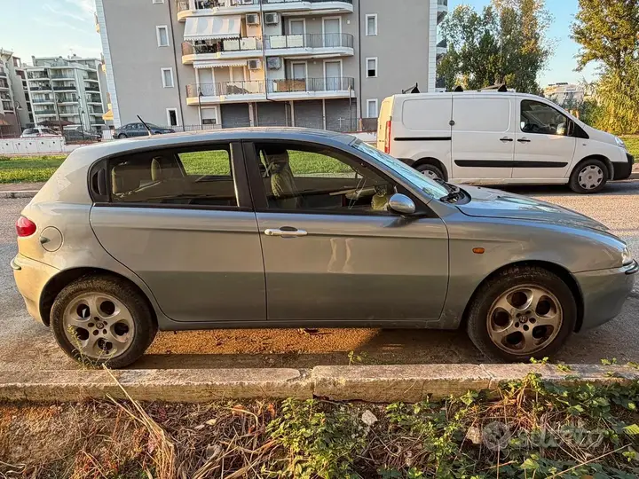 Alfa Romeo 147 2004 photo 3