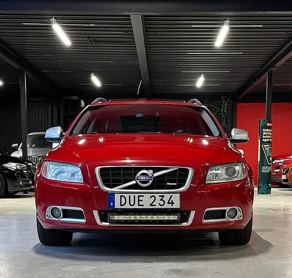 Volvo V70 2013 photo 2