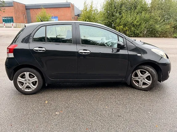 Toyota Yaris 2011 photo 4