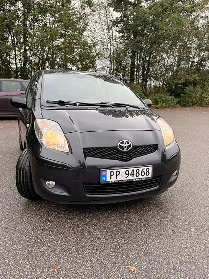 Toyota Yaris 2011 photo 2